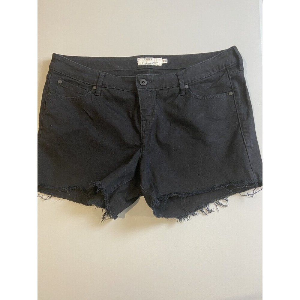 Torrid black distressed cut off shorts stretch women's size 18